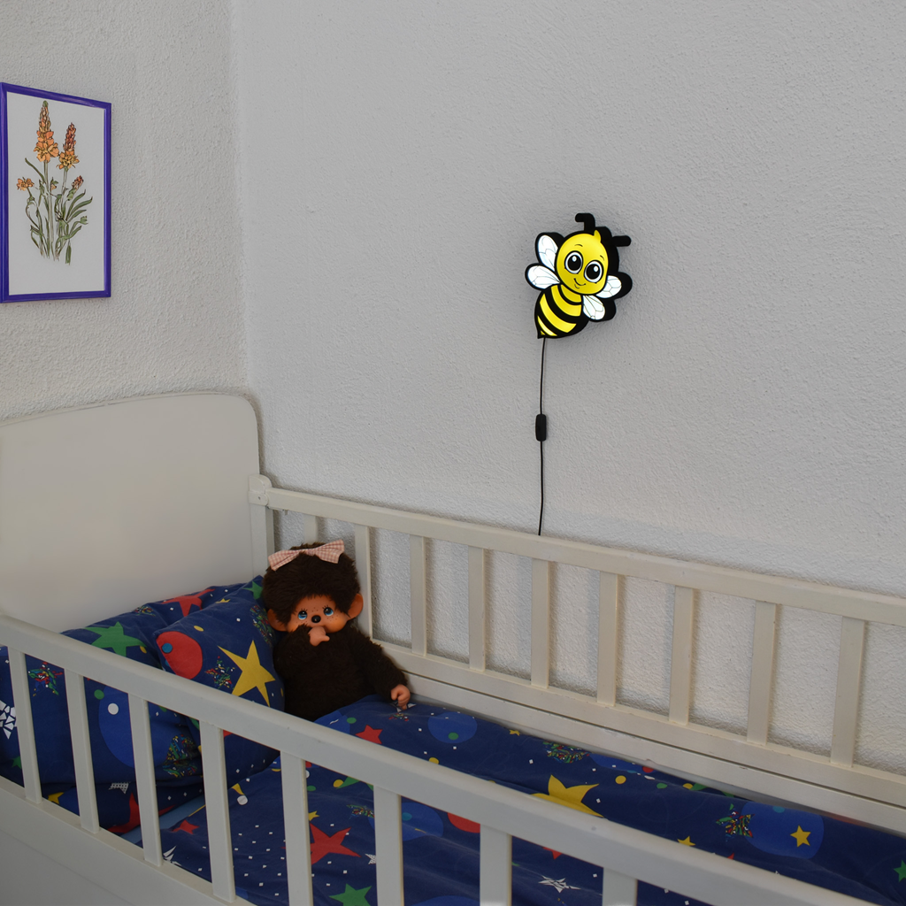 Bienen-Nachtlicht an der Wand über einem Kinderbett – gemütliches LED-Licht für Babys und Kleinkinder