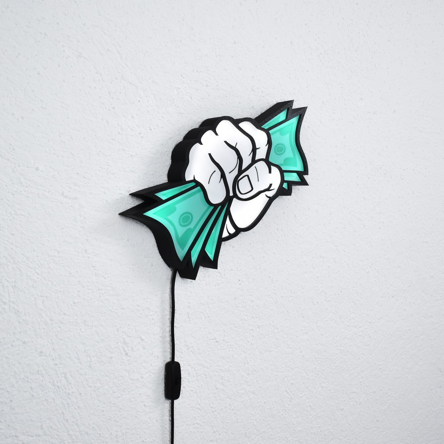 Wandlampe: weiße Faust mir grünen Geldscheinen, ausgeschaltet, Nahaufname